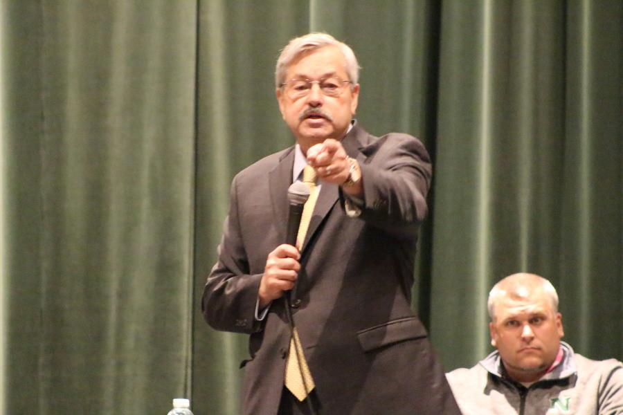 Governor Terry Branstad visited North High School on Friday, October 16th to sign a proclamation involving students in Iowa and applying for college.