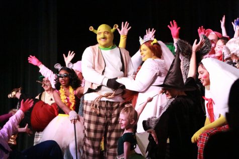 Shrek the Musical starred Junior Jake Mentzer (Shrek) and Senior Hannah Johnson (Princess Fiona) and nearly 37 other actors for performances on March 31, April 1, April 2, 2017 in the North High auditorium.